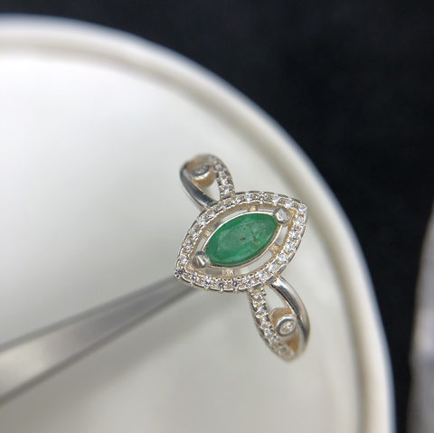 Premium quality natural emerald ring in 925 sterling silver