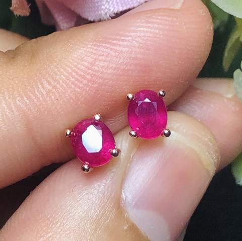 Natural Burmese Ruby Pigeon Blood Color 5.0 Carat Top Quality Studs Earring
