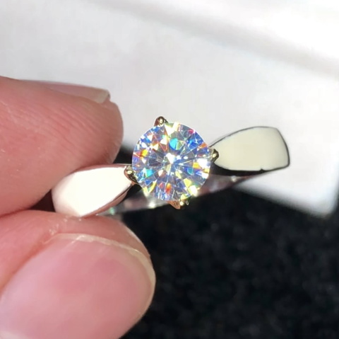 Sparkling white Mossianite 12.54 carat with 925 silver ring