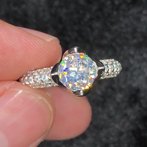Sparkling white Mossianite 21.50 carat with 925 silver ring