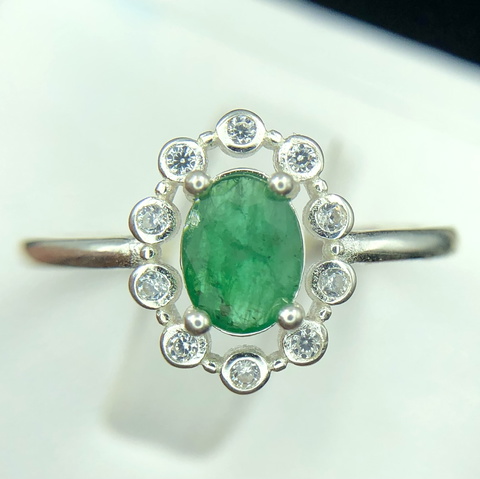 Beautiful Natural Swat Emerld 7.15 ct Ring with amazing design
