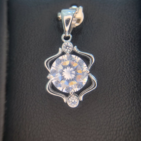 Beautiful moissanite 14.95 CRT sterling sliver pendant 925