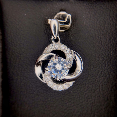 Beautiful 11.10 CRT moissanite pendant sterling silver 925