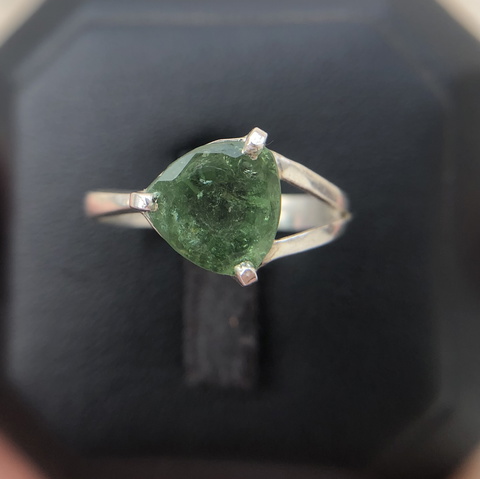 Stunning 10.80 CRT tourmaline ring sterling silver