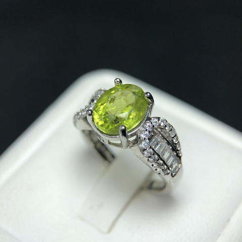 Stunning Design Natural Peridot Ring Sterling Silver925