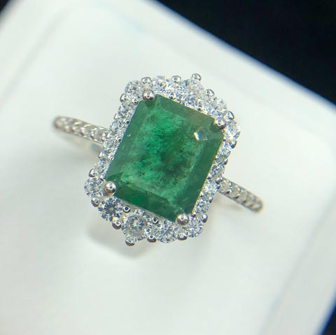 Beautiful Swat Natural Emerald13.205 Ct Ring with amazing design