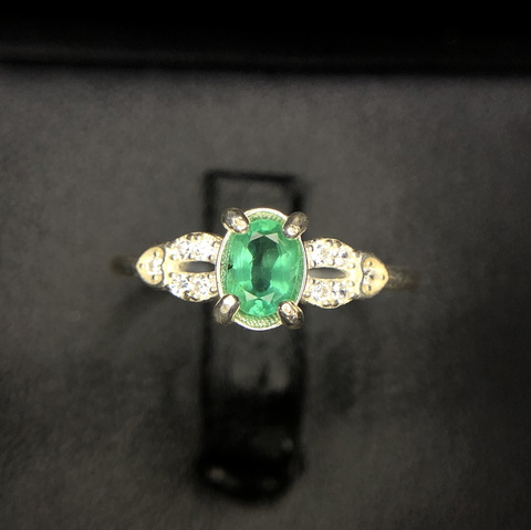 PRESTIGIOUS 6.80 CT NATURAL SWAT EMERALD RING WITH CZ IN SILVER