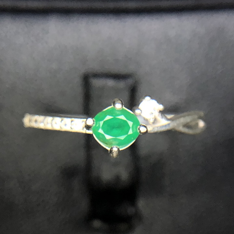 PRESTIGIOUS 7.35 CT NATURAL SWAT EMERALD RING WITH CZ IN SILVER