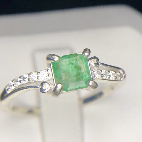 Beautiful Natural Swat Emerald 5.90 CT Ring with amazing design