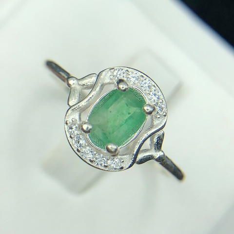 Beautiful Natural Swat Emerld 6.70 CT Ring with amazing design