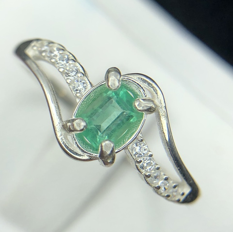Beautiful Natural Swat Emerld 7.25 CT Ring with amazing design