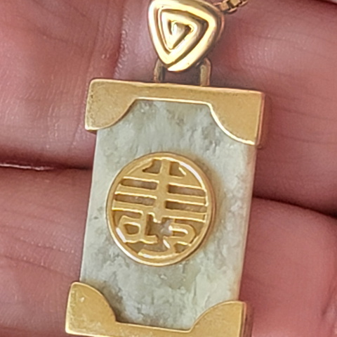 VINTAGE AVON JADE CHINESE SYMBOL PENDANT AND CHAIN 24 INCH AVON