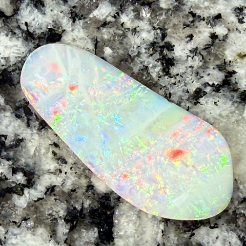 5,75 ct multi patern 2-sided crystal opal
